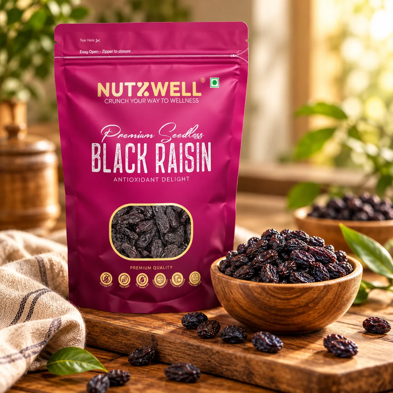 Nutzwell Premium Black Raisins – lifestyle (pink pack)