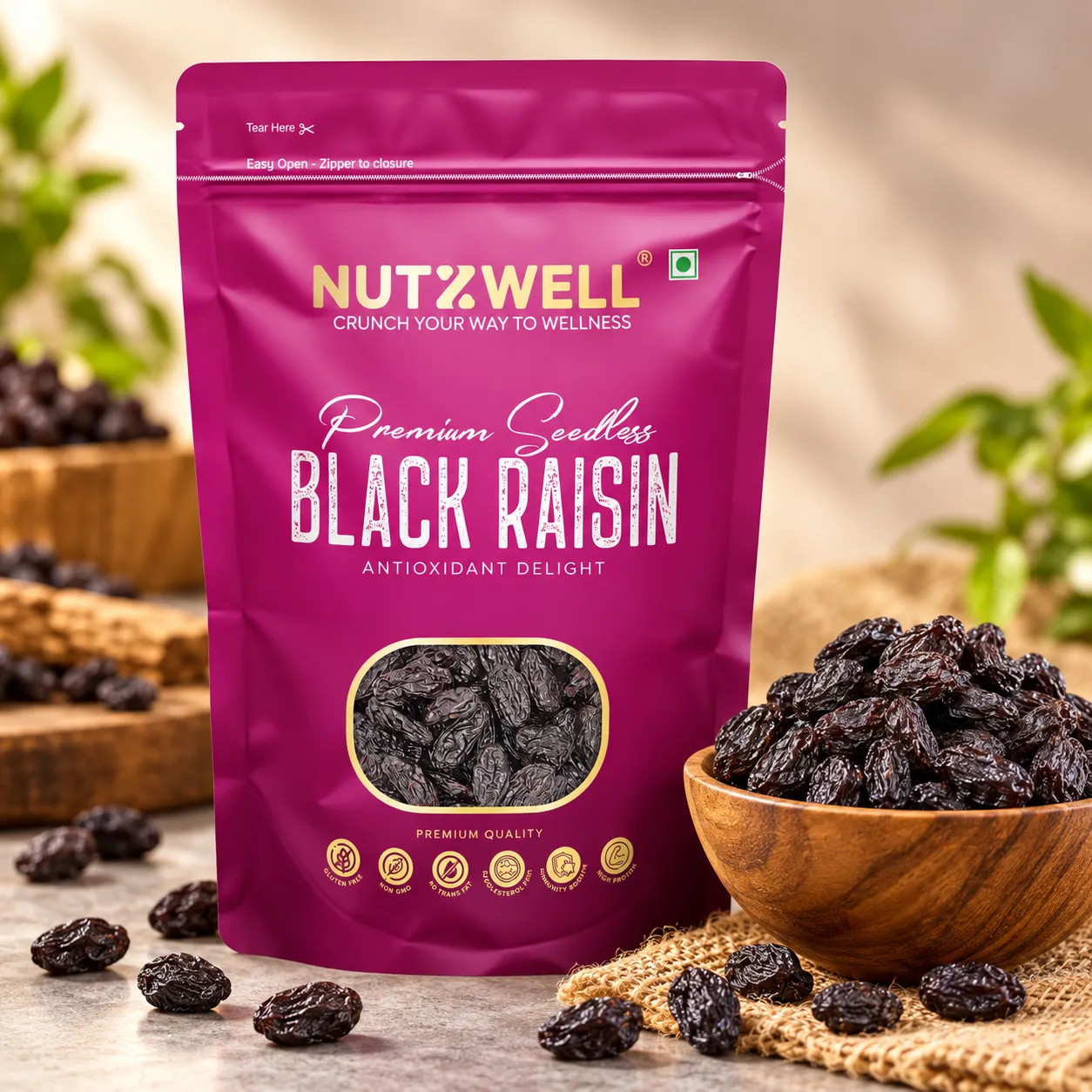 Nutzwell Premium Black Raisins – lifestyle (pink pack)
